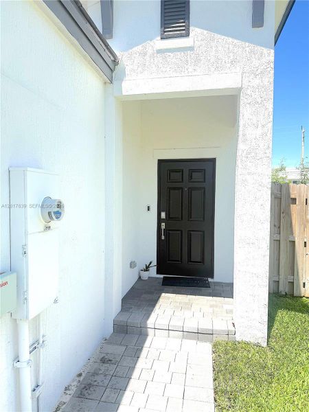 Exterior details and patio area of a home in , Dania Beach (Image 27).