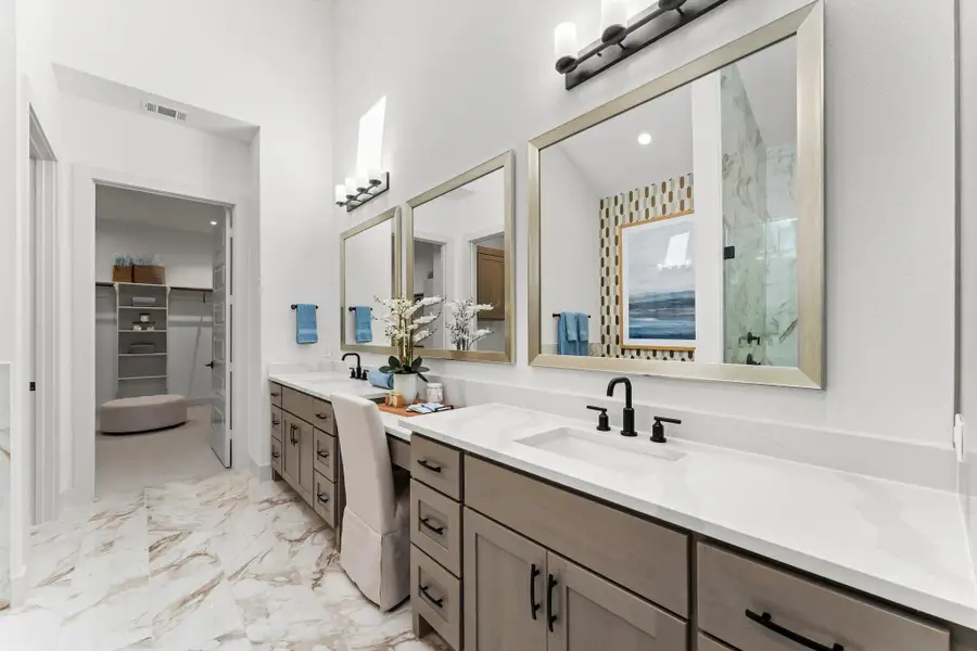 Primary Bath Vanity w/ Amazing natural light Primary Bath Vanity w/ Amazing natural light