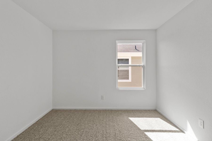 Spacious, unfurnished interior of a new home in Lake Conroe Cove, Willis (Image 20).