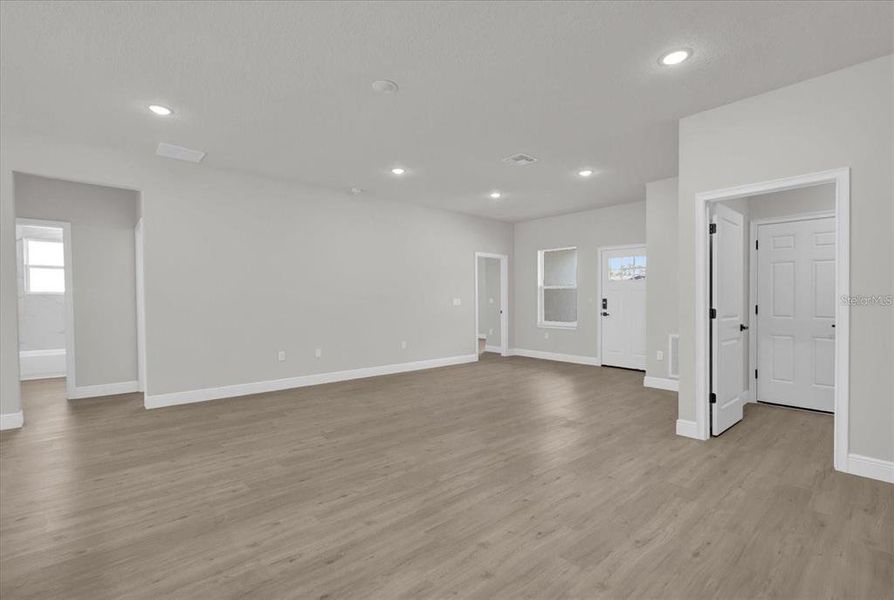 Spacious, unfurnished interior of a new home in , Ocala (Image 20).