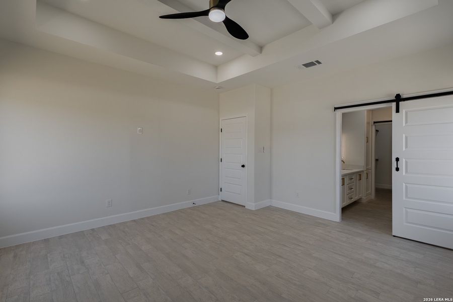Spacious, unfurnished interior of a new home in , Eagle Pass (Image 26).