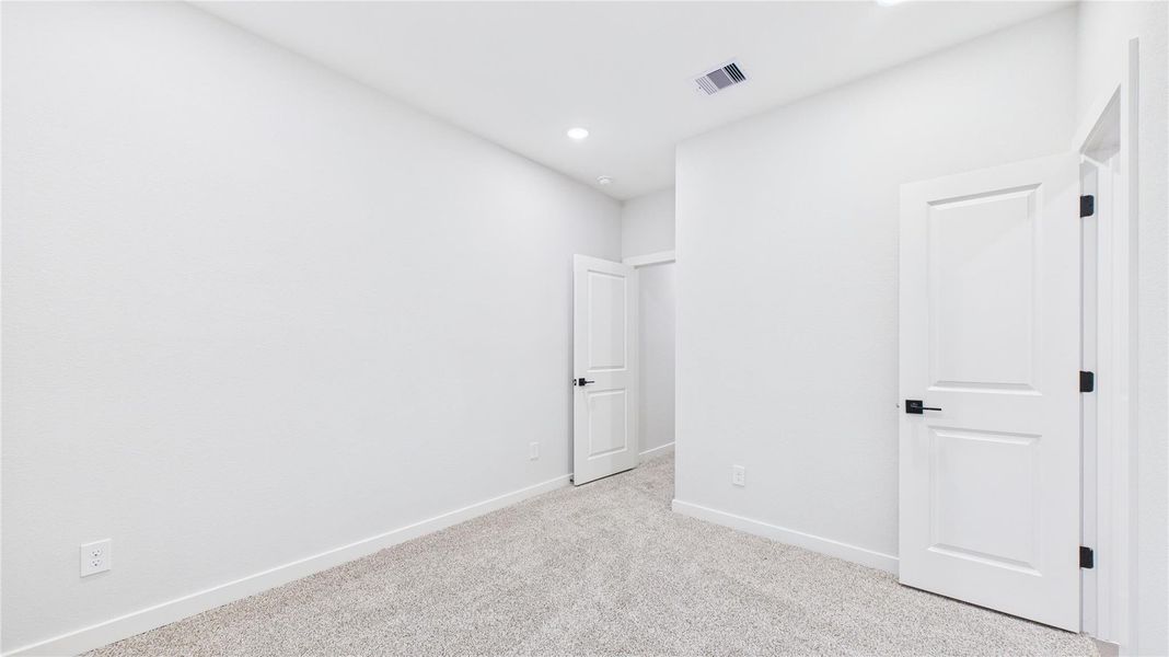 Spacious, unfurnished interior of a new home in , Houston (Image 39).