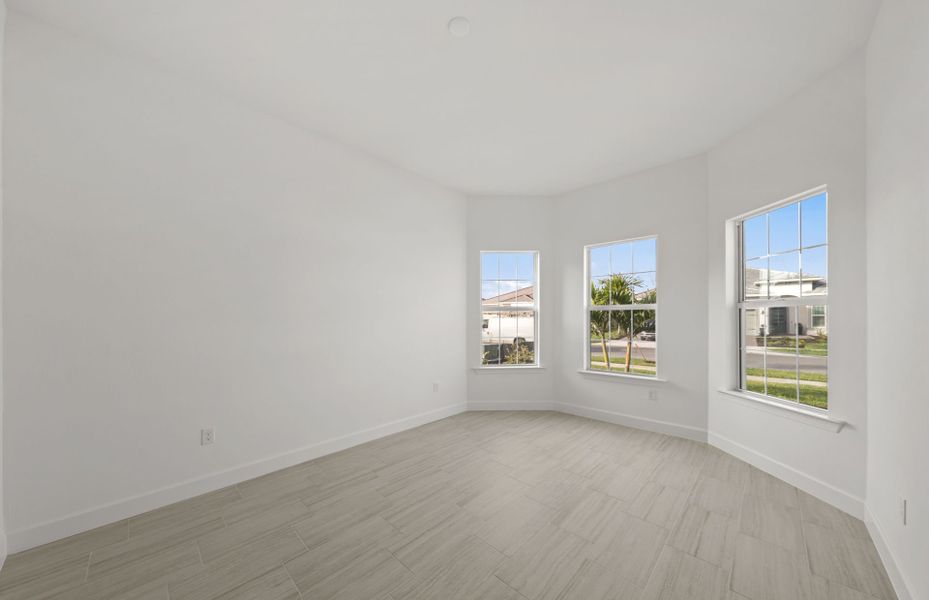 Spacious, unfurnished interior of a new home in TerraWalk at Babcock Ranch, Alva (Image 19).