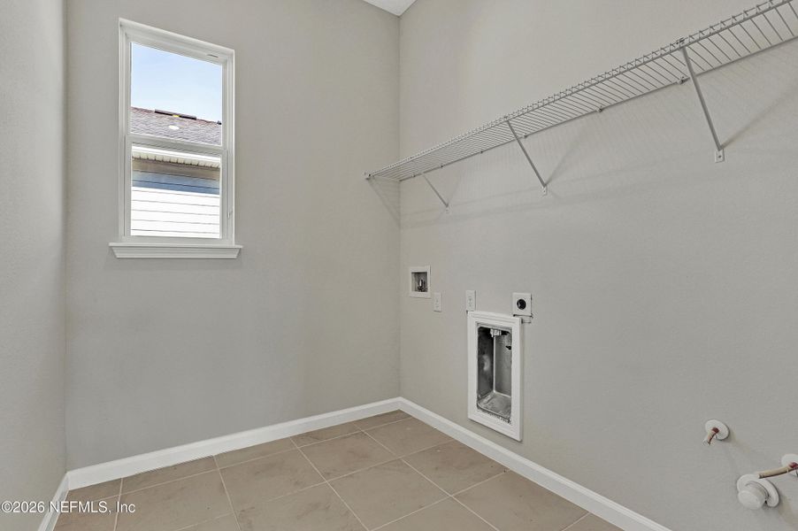Spacious, unfurnished interior of a new home in , Palm Coast (Image 13).