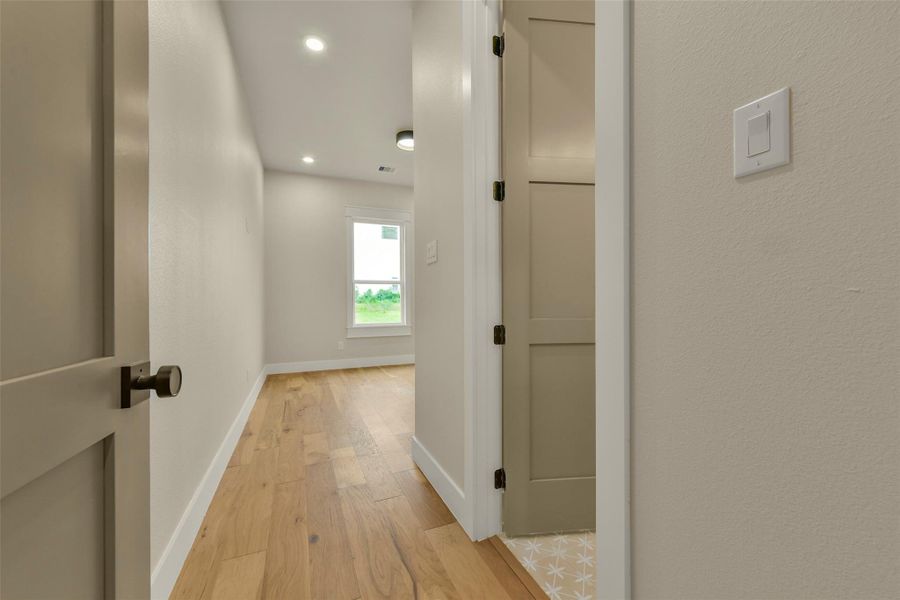 Spacious, unfurnished interior of a new home in , Angleton (Image 17).