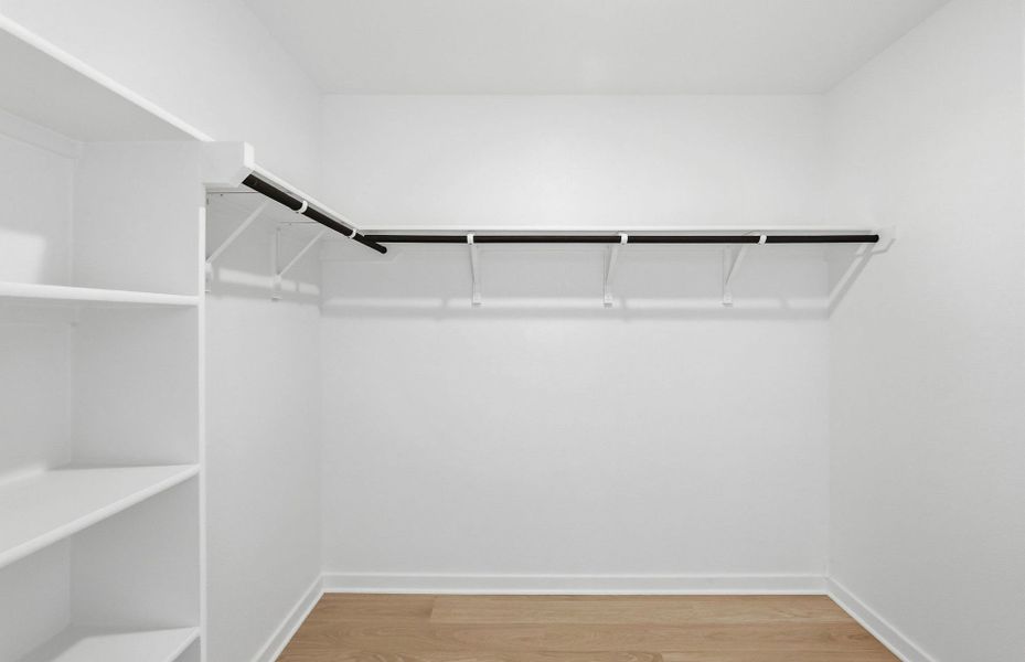 Spacious, unfurnished interior of a new home in Sunfield, Buda (Image 45).