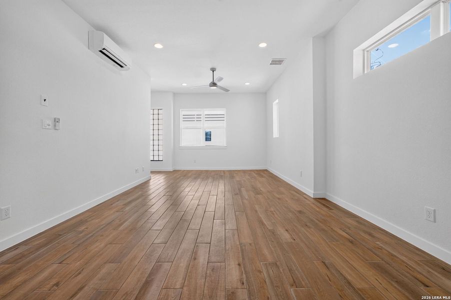 Spacious, unfurnished interior of a new home in , San Antonio (Image 14).