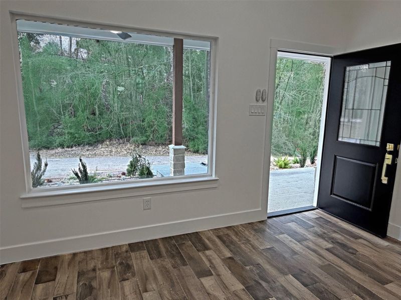 ALL WINDOW ARE NICE SIZED PICTURE WINDOWS