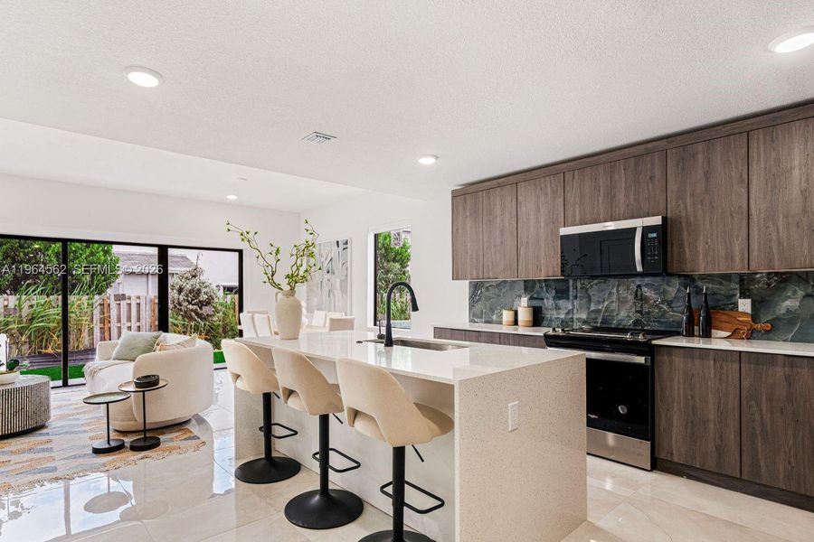 Furnished interior view inside a new home in On Centro, Florida City (Image 7).
