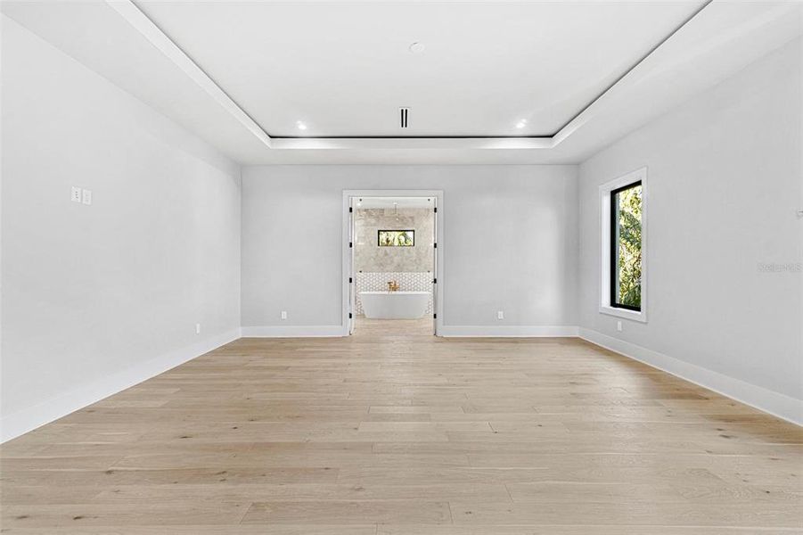 Spacious, unfurnished interior of a new home in , Tampa (Image 30).