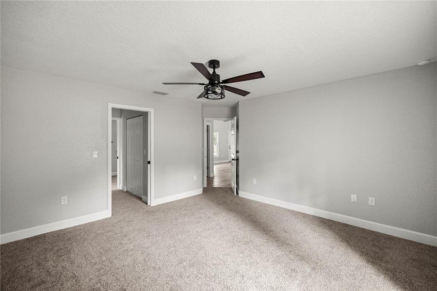 Spacious, unfurnished interior of a new home in , Ocala (Image 25).