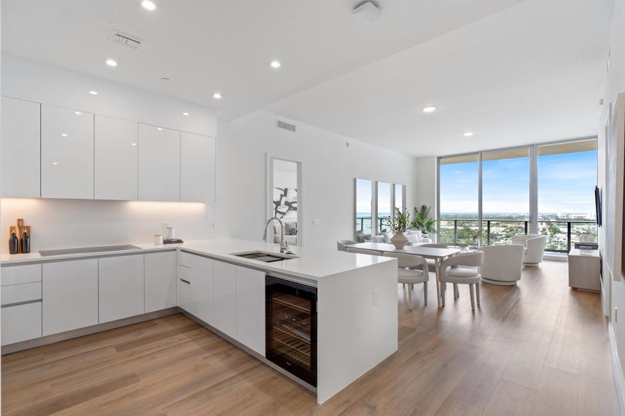 08-220 Lake Shore Drive #2305 Lake Park,