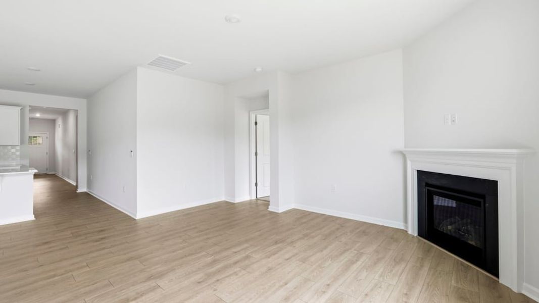 Spacious, unfurnished interior of a new home in Sherwood Gardens, Landrum (Image 28).
