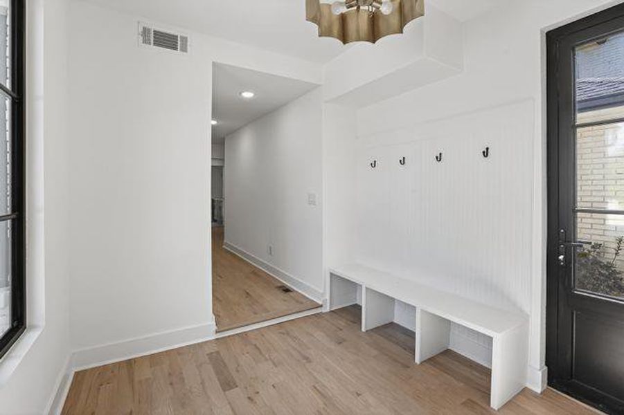 Spacious, unfurnished interior of a new home in , Roswell (Image 24).