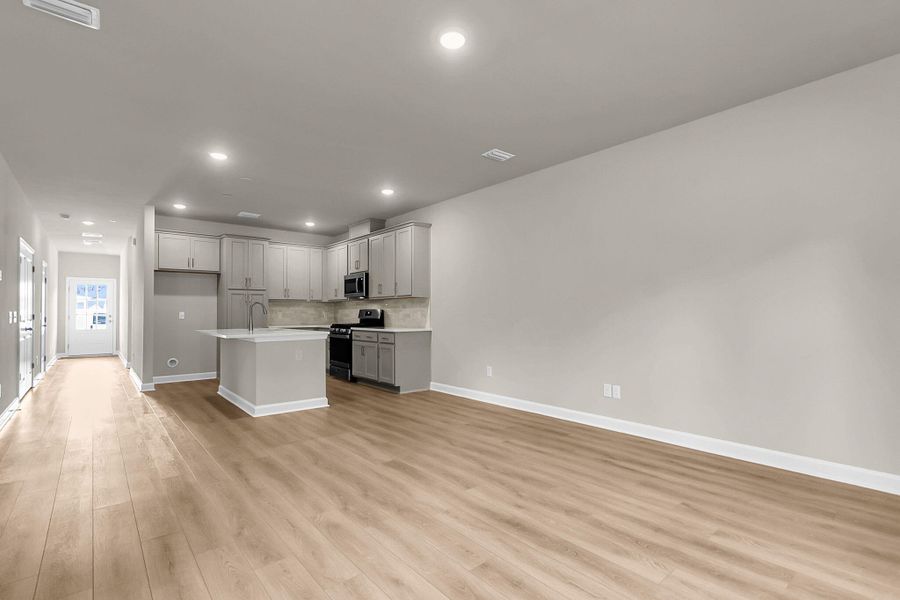 Spacious, unfurnished interior of a new home in , Summerville (Image 10).