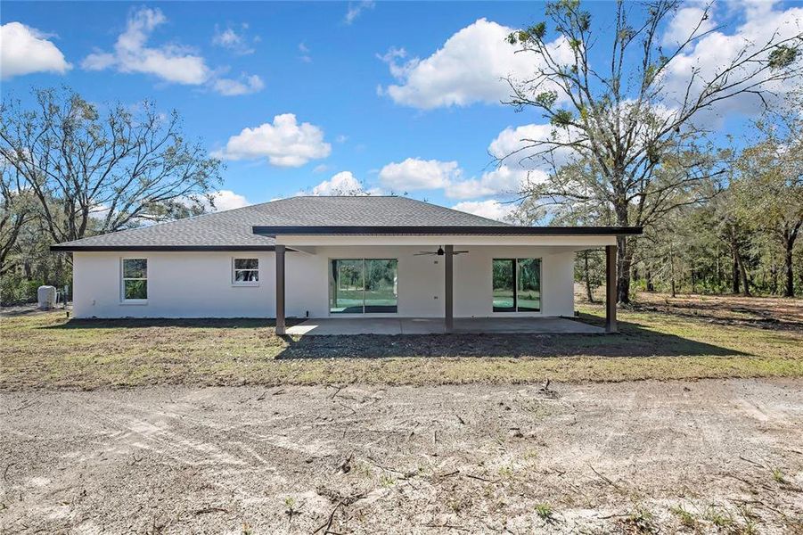 Exterior details and patio area of a home in , Crystal River (Image 3).