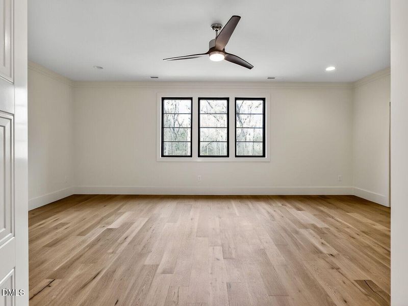 053-1280x960-bonus-room