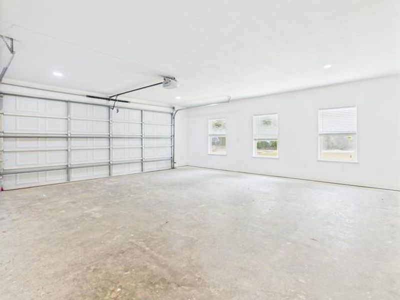 Spacious, unfurnished interior of a new home in , Athens (Image 37). Spacious, unfurnished interior of a new home in , Athens (Image 37).