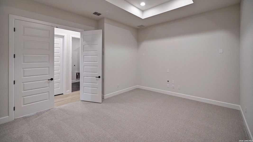 Spacious, unfurnished interior of a new home in George's Ranch, Boerne (Image 25).