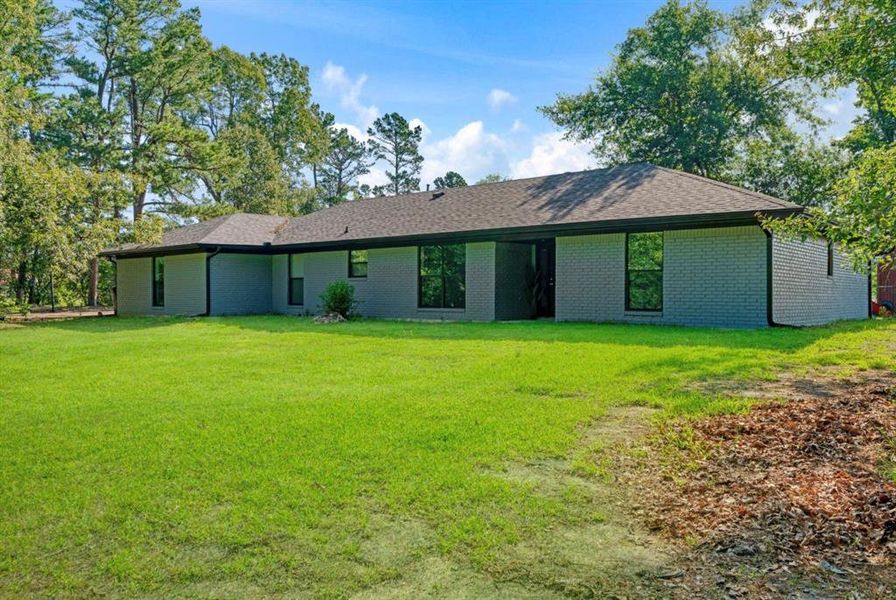 Exterior details and patio area of a home in , Powderly (Image 18).