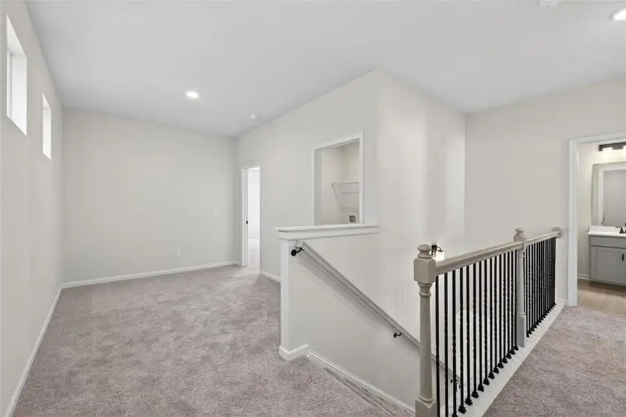 Spacious, unfurnished interior of a new home in Sanders Park, Austell (Image 15).
