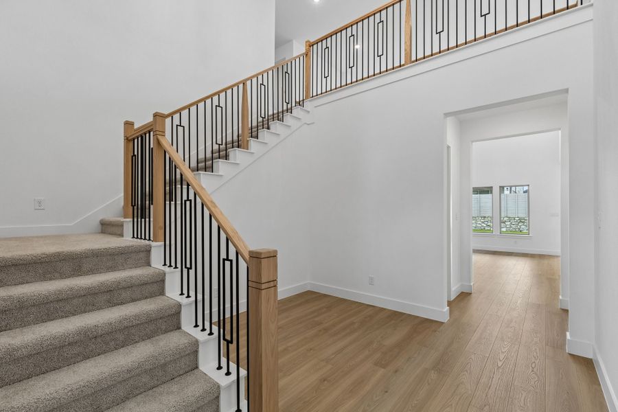 Spacious, unfurnished interior of a new home in Painted Tree Lakeside, McKinney (Image 18).