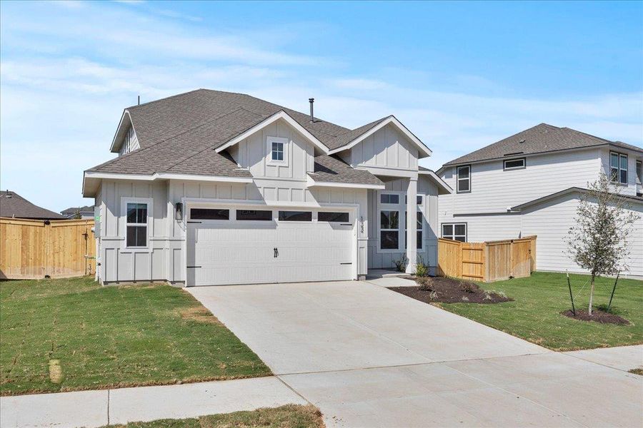 MOVE IN READY - LARGE LOT - OVERSIZED GARAGE