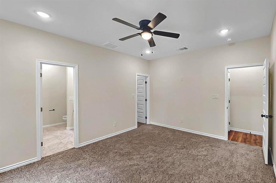Spacious, unfurnished interior of a new home in , Sulphur Springs (Image 9).