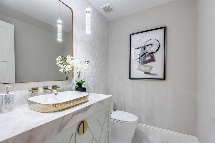 Furnished interior view inside a new home in , Frisco (Image 13).