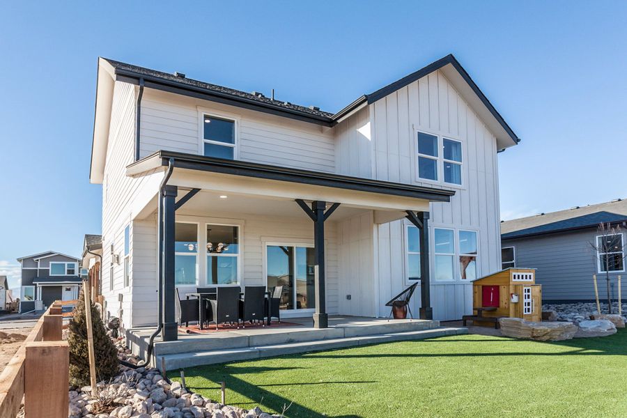 Representative exterior details of a home built from the Twain by Hartford Homes in Trailside, Timnath (Image 32).