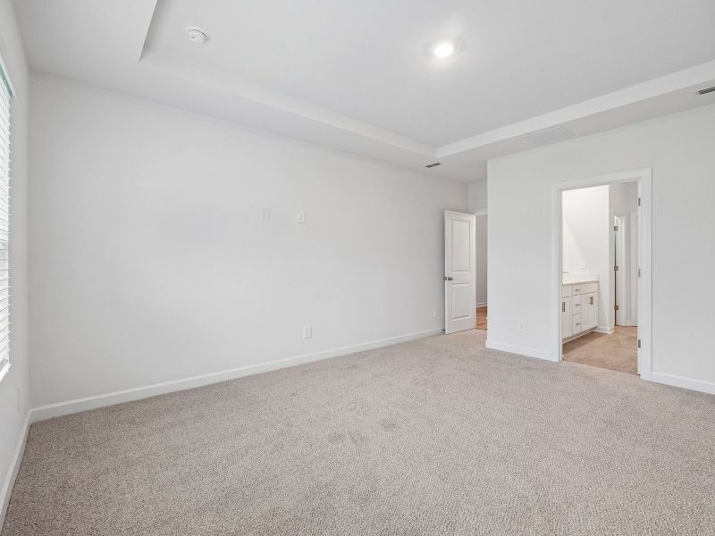 Spacious, unfurnished interior of a new home in Oxford Station, Salisbury (Image 18).
