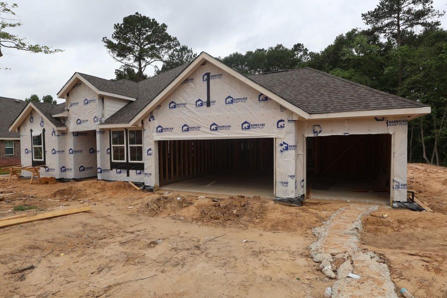 One story home with 4 bedrooms, 3.5 baths, and 4 car tandem garage. One story home with 4 bedrooms, 3.5 baths, and 4 car tandem garage.