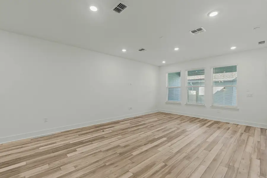 Spacious, unfurnished interior of a new home in Harvest at Ovation - Townhomes, Winter Garden (Image 12).