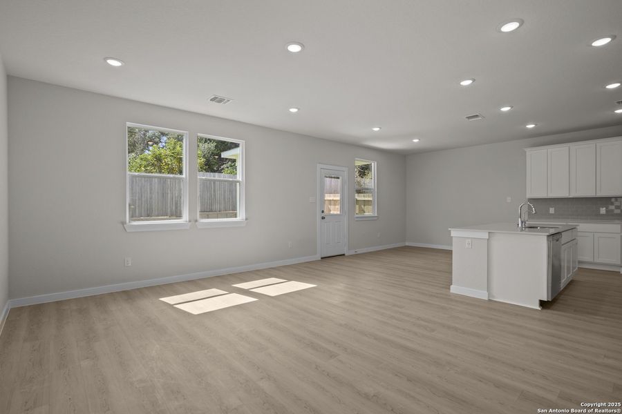 Spacious, unfurnished interior of a new home in Rosemont Hill, San Antonio (Image 25). Spacious, unfurnished interior of a new home in Rosemont Hill, San Antonio (Image 25).