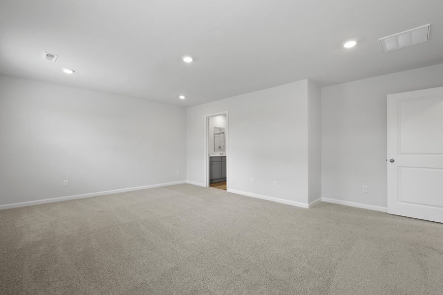 Spacious, unfurnished interior of a new home in Pineview North, Summerville (Image 26).