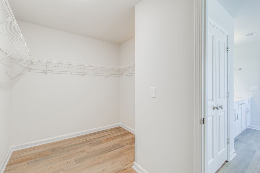 Spacious, unfurnished interior of a new home in Bluefield, Lexington (Image 25).