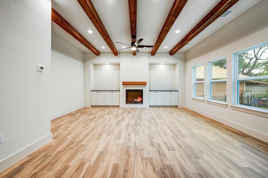 Spacious, unfurnished interior of a new home in , Wimberley (Image 14).