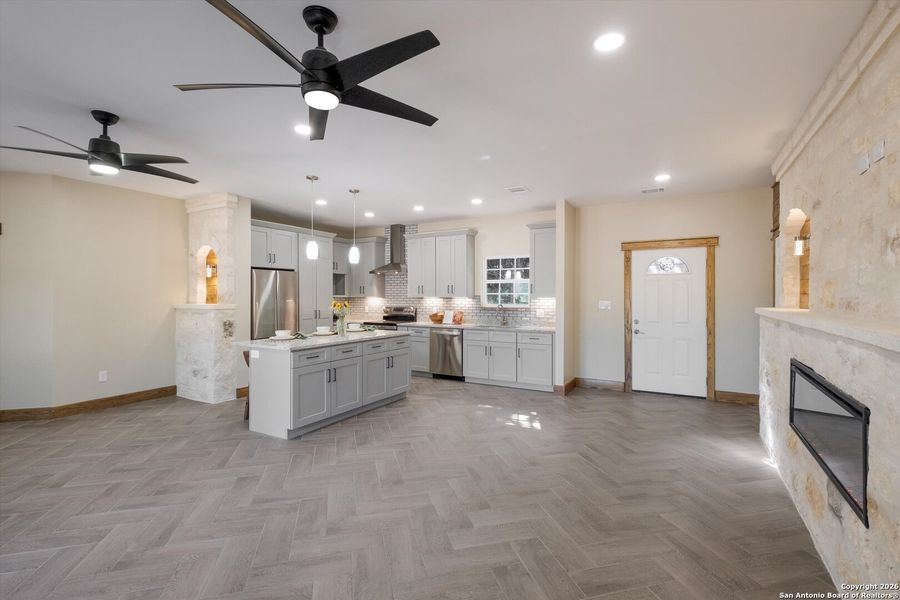 Furnished interior view inside a new home in , Bandera (Image 15).