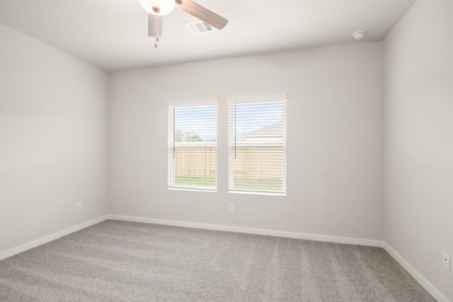 Spacious, unfurnished interior of a new home in Crockett Meadows, Conroe (Image 12).