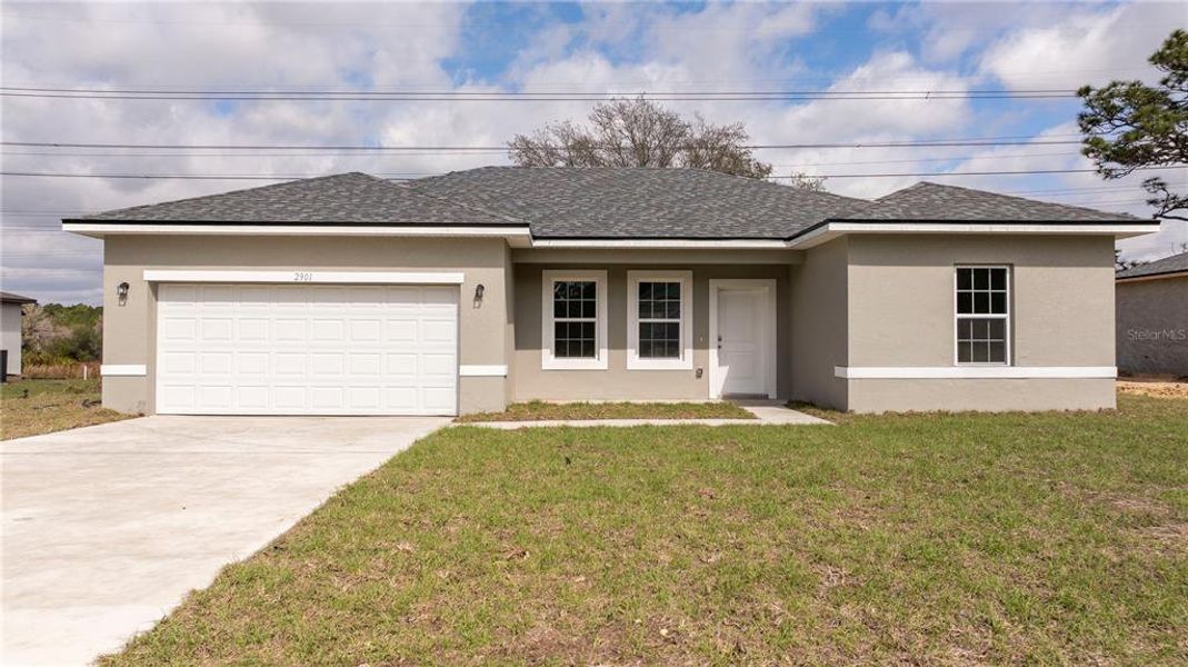 Exterior details and patio area of a home in , Dunnellon (Image 2). Exterior details and patio area of a home in , Dunnellon (Image 2).