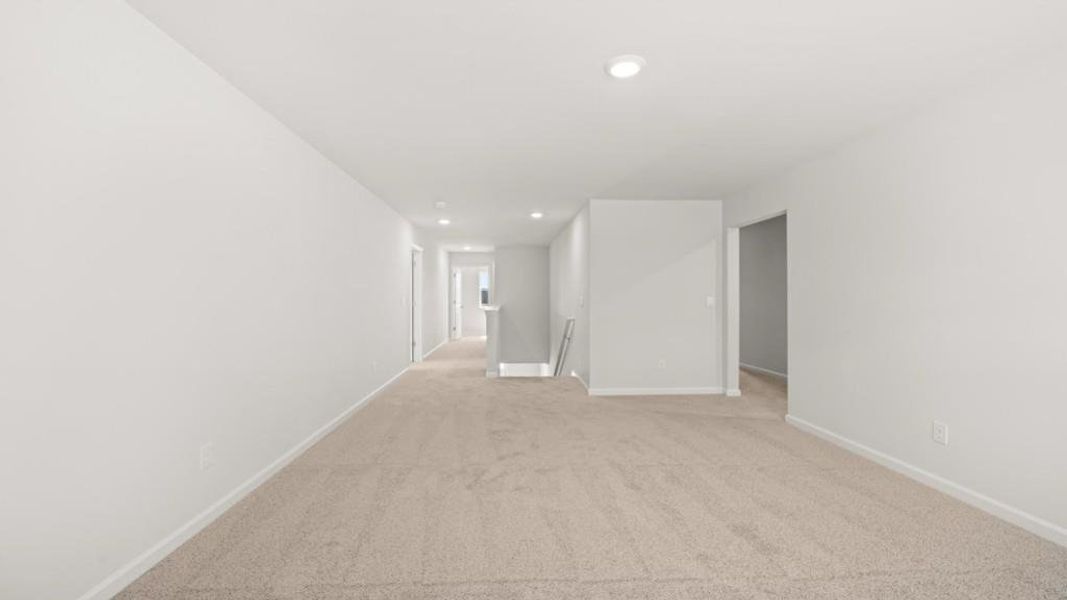 Spacious, unfurnished interior of a new home in Thompson Ridge, Dallas (Image 19).
