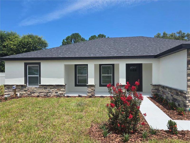 Exterior details and patio area of a home in , Spring Hill (Image 30).