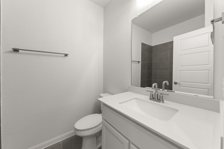 Furnished interior view inside a new home in Nelson Lake, Rockwall (Image 13).