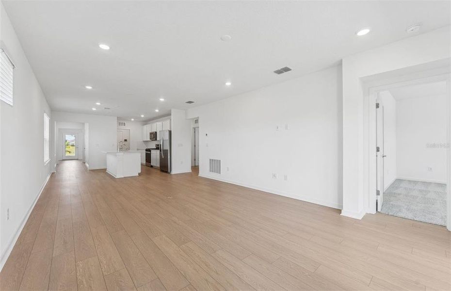 Spacious, unfurnished interior of a new home in Oakfield Trails, Parrish (Image 13).