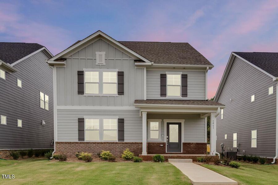 silverstone-augusta-lot-115-front-02 silverstone-augusta-lot-115-front-02