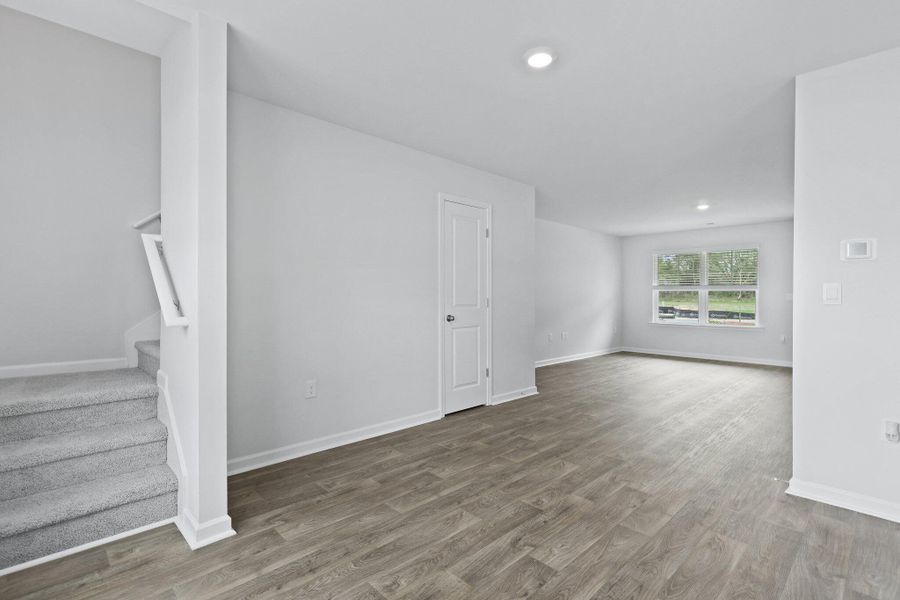 Spacious, unfurnished interior of a new home in Carolina Groves, Moncks Corner (Image 12).