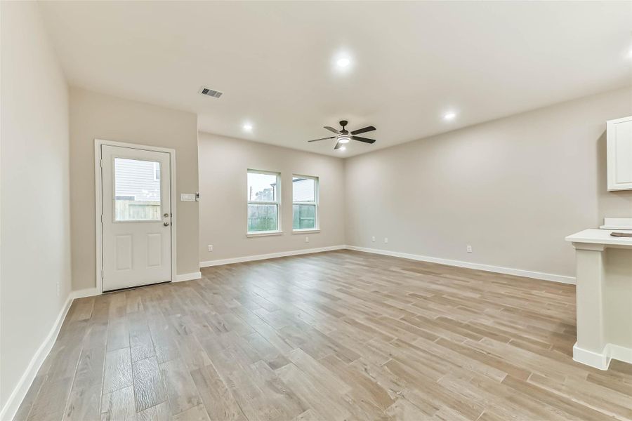 Spacious, unfurnished interior of a new home in , Missouri City (Image 18).