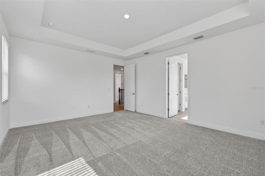 Spacious, unfurnished interior of a new home in Hawkstone, Sarasota (Image 16).