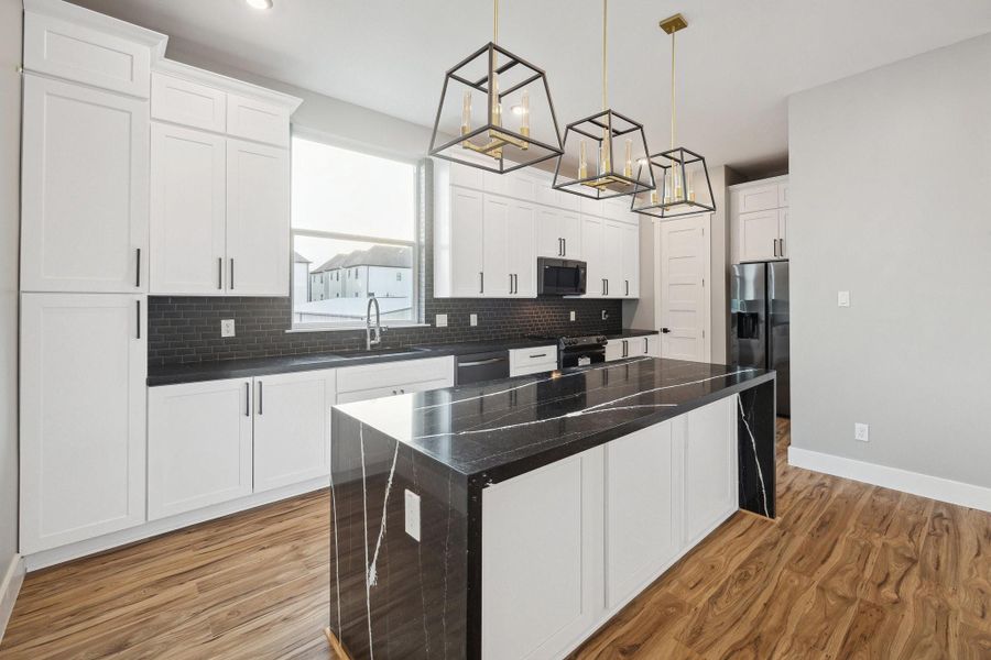 Large island with breakfast bar Large island with breakfast bar