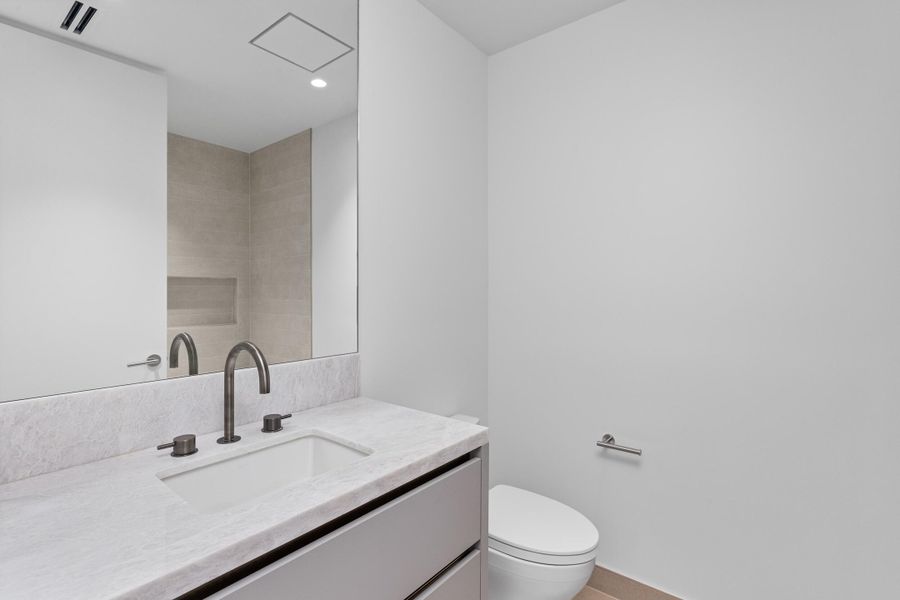 Guest Suite Bathroom